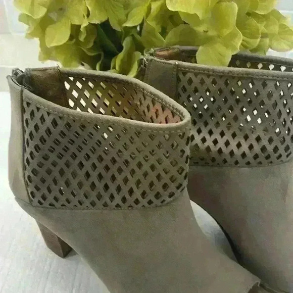 Report Suede Taupe Bootie style name Barnach, 3” heel Size 8.5 - Picture 3 of 7